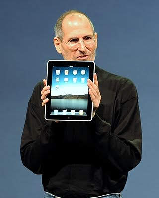 320px-Steve_Jobs_with_the_Apple_iPad_no_logo_(cropped)