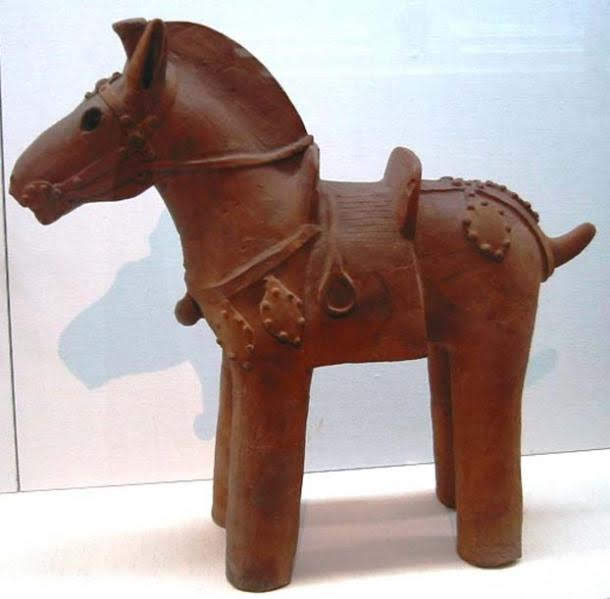 Example-of-a-clay-horse-statuette (1)